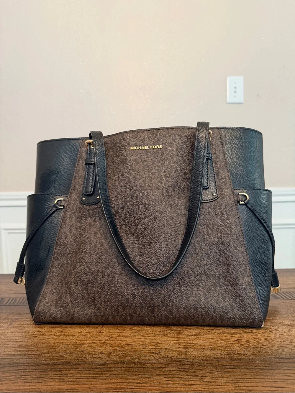 Michael Kors Voyager Signature Logo Tote Bag Brown Black
